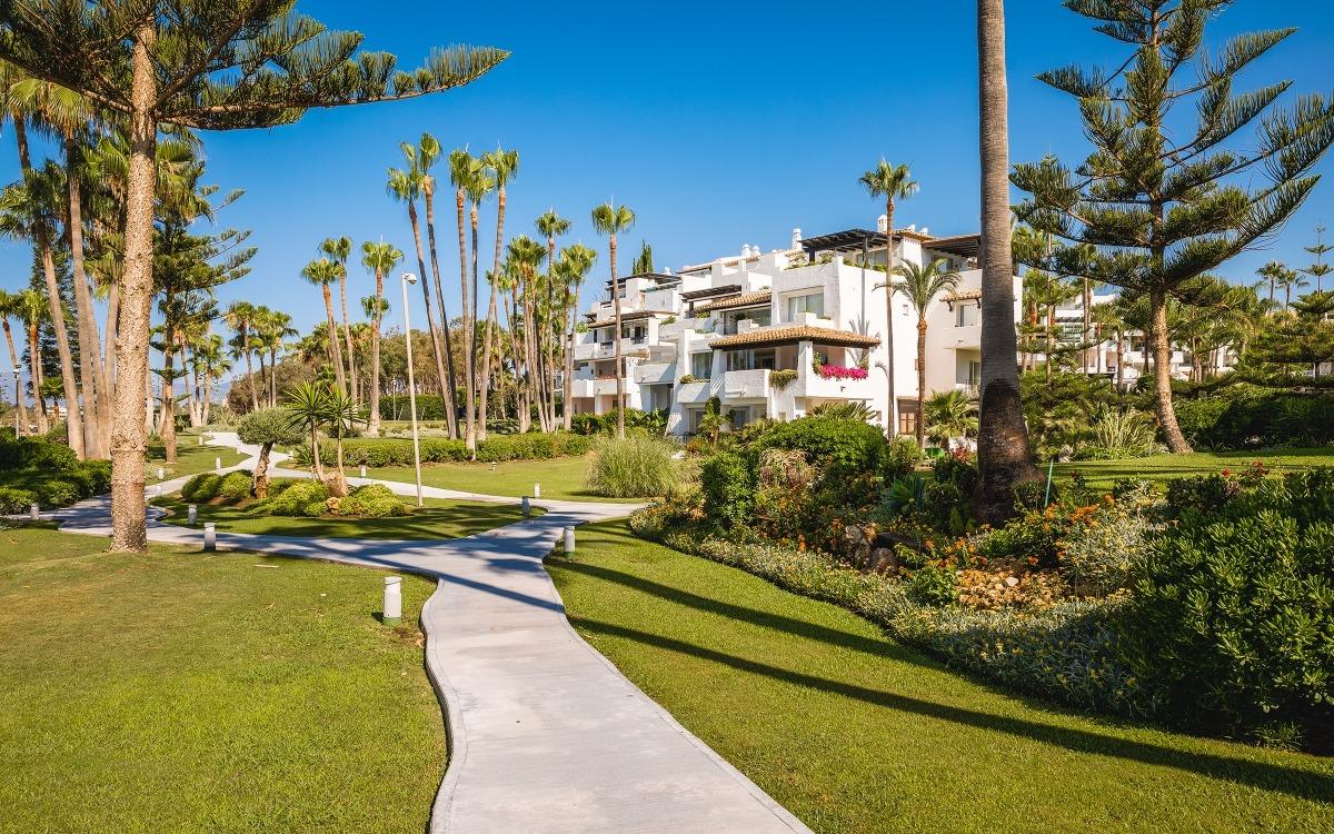 Apartamento en 1ª línea de playa en la Milla de Oro de Marbella