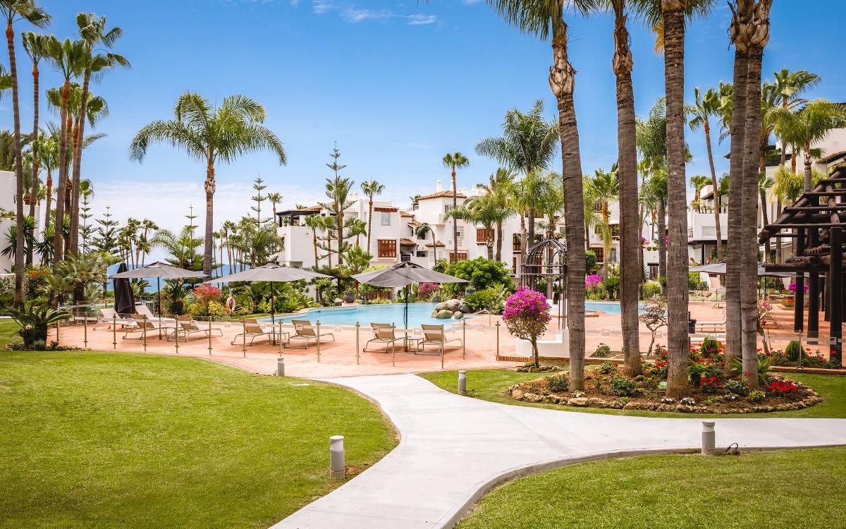 Apartamento en 1ª línea de playa en la Milla de Oro de Marbella