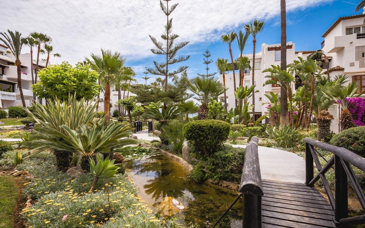 Apartamento en 1ª línea de playa en la Milla de Oro de Marbella