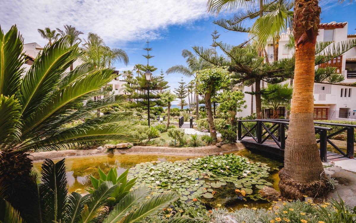 Apartamento en 1ª línea de playa en la Milla de Oro de Marbella