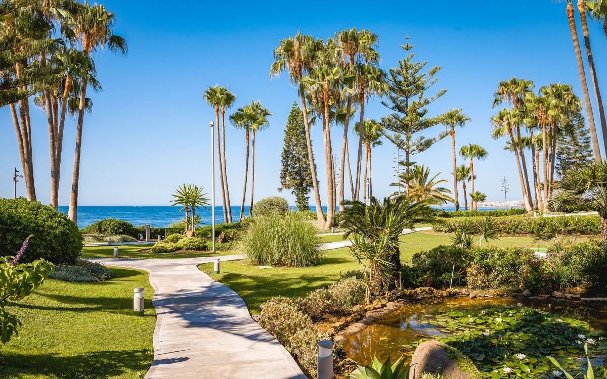 Apartamento en 1ª línea de playa en la Milla de Oro de Marbella