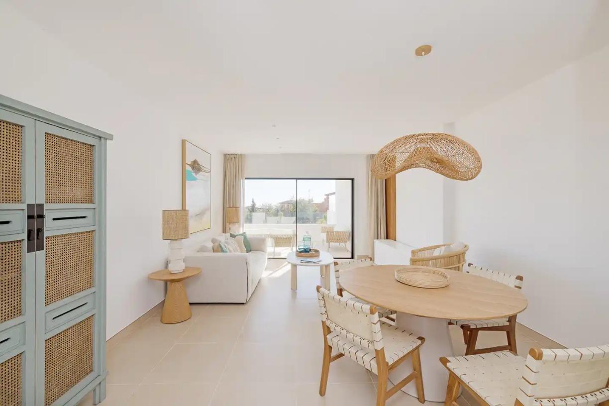 Promoción de apartamentos en Casares Costa