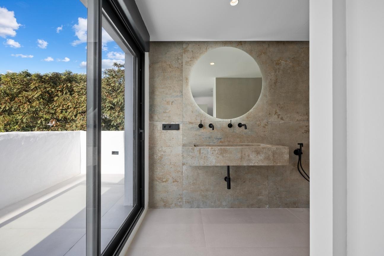 Ático dúplex con jacuzzi privado en El Paraíso, Estepona