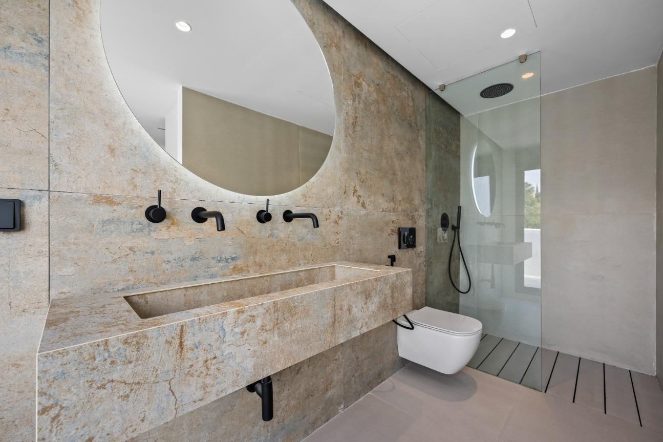 Ático dúplex con jacuzzi privado en El Paraíso, Estepona
