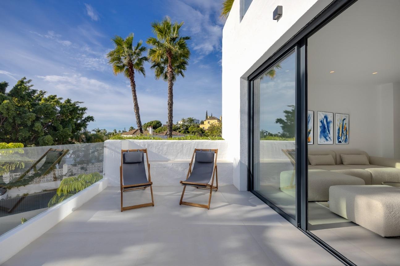 Ático dúplex con jacuzzi privado en El Paraíso, Estepona