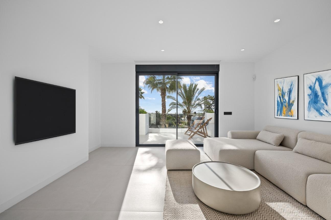 Ático dúplex con jacuzzi privado en El Paraíso, Estepona