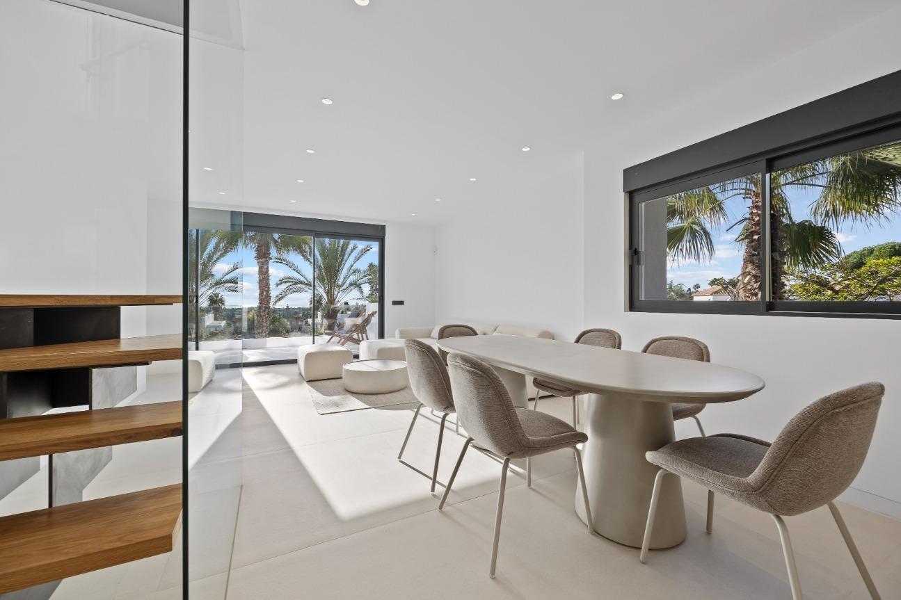 Ático dúplex con jacuzzi privado en El Paraíso, Estepona