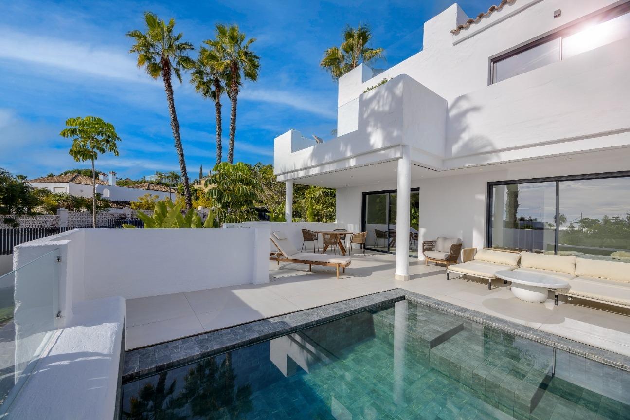 Bajo Dúplex con piscina privada en El Paraíso, Estepona
