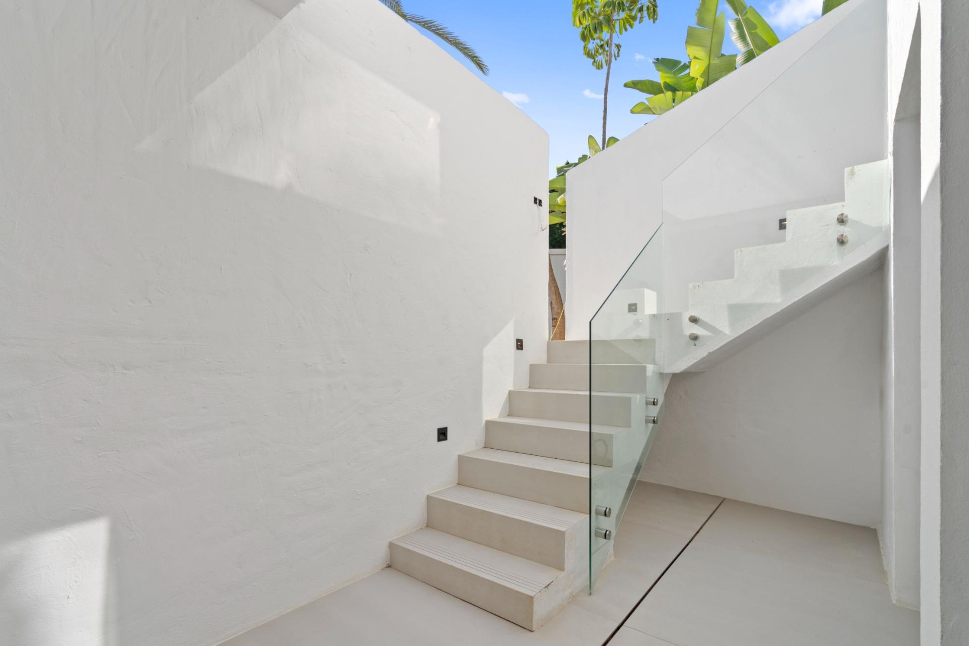 Bajo Dúplex con piscina privada en El Paraíso, Estepona