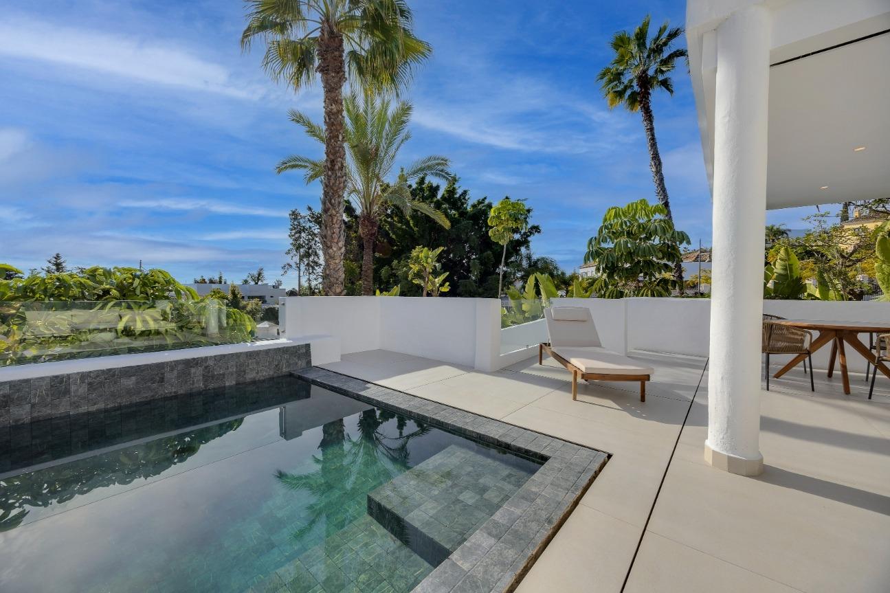 Bajo Dúplex con piscina privada en El Paraíso, Estepona