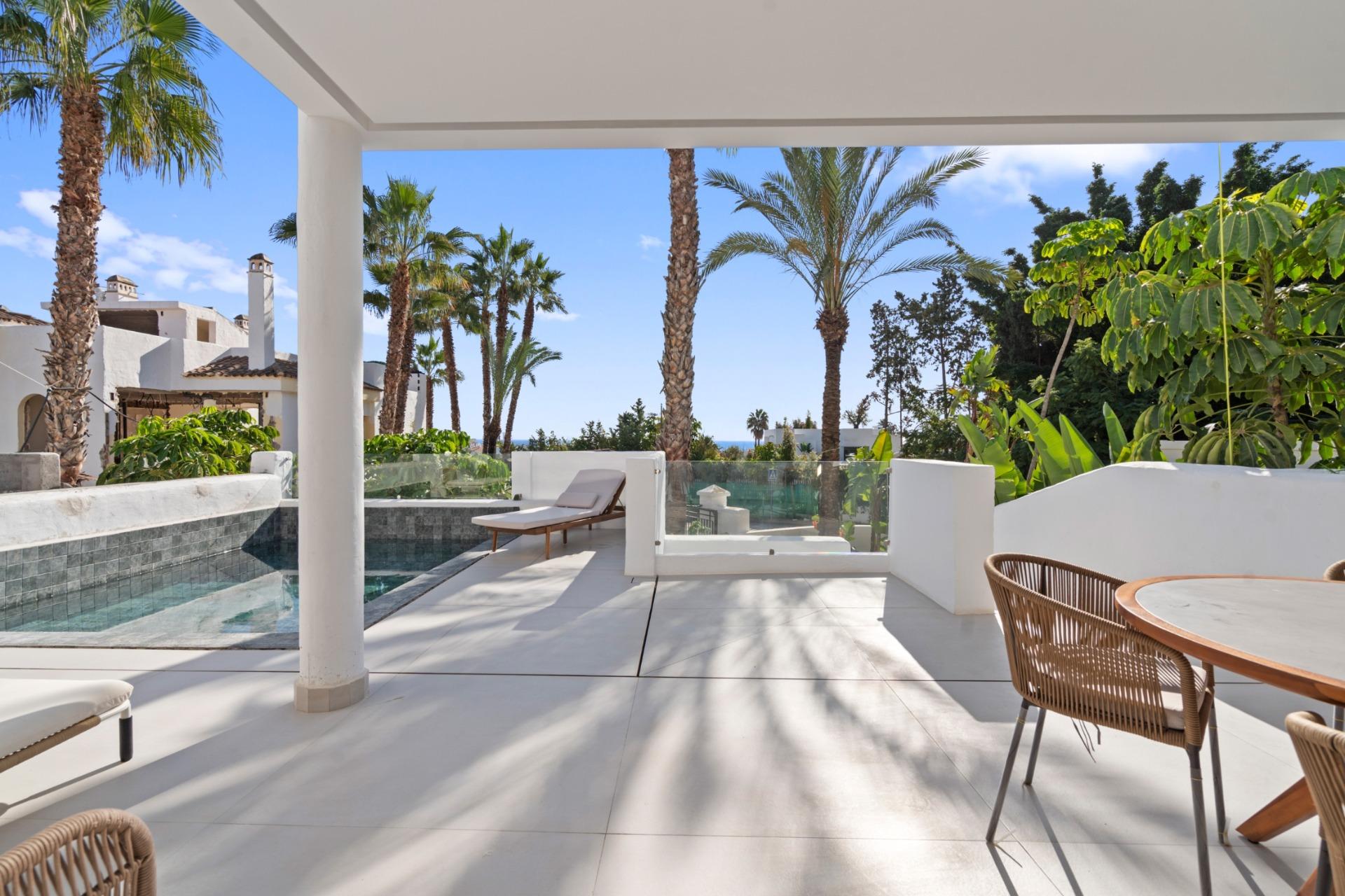 Bajo Dúplex con piscina privada en El Paraíso, Estepona