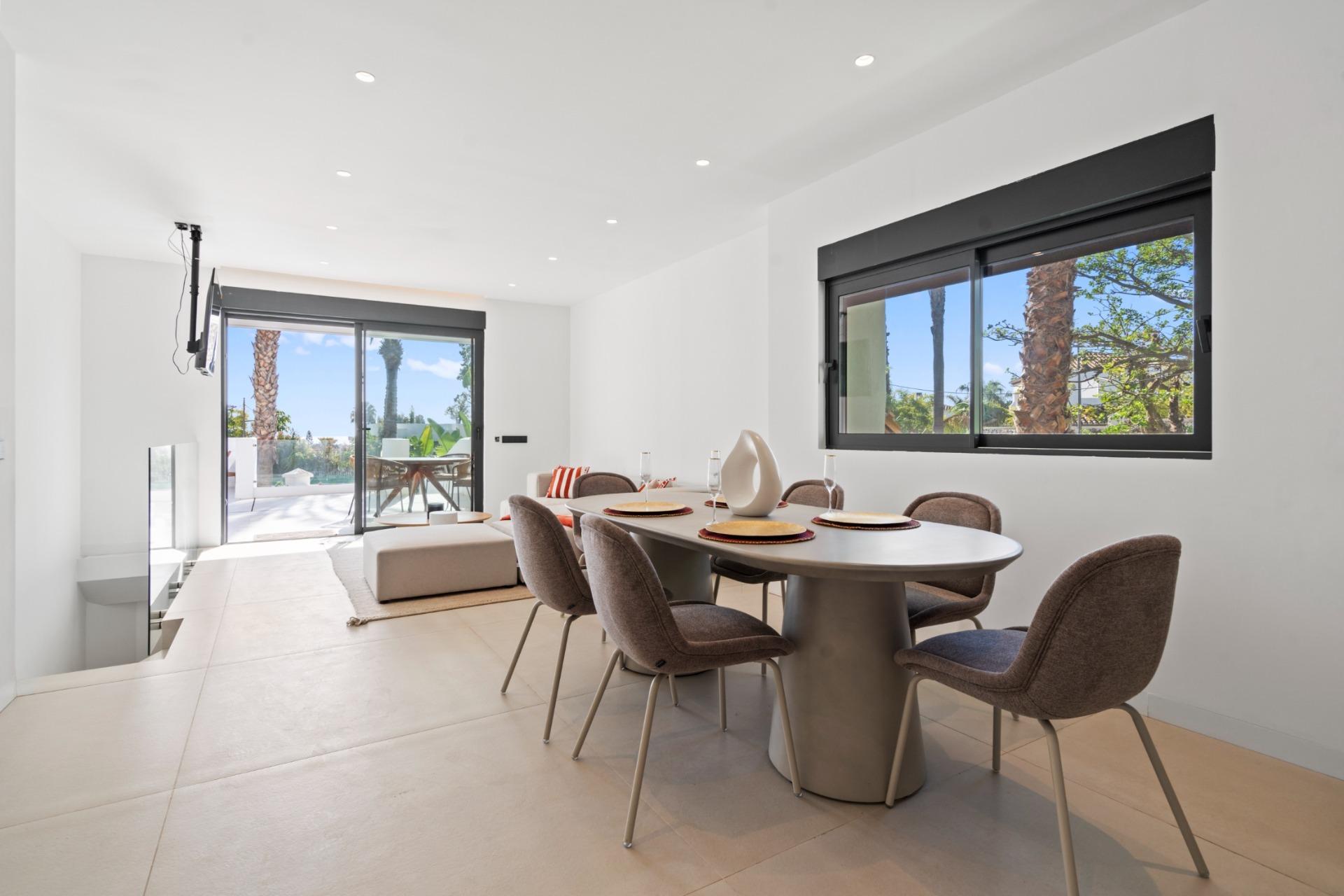 Bajo Dúplex con piscina privada en El Paraíso, Estepona
