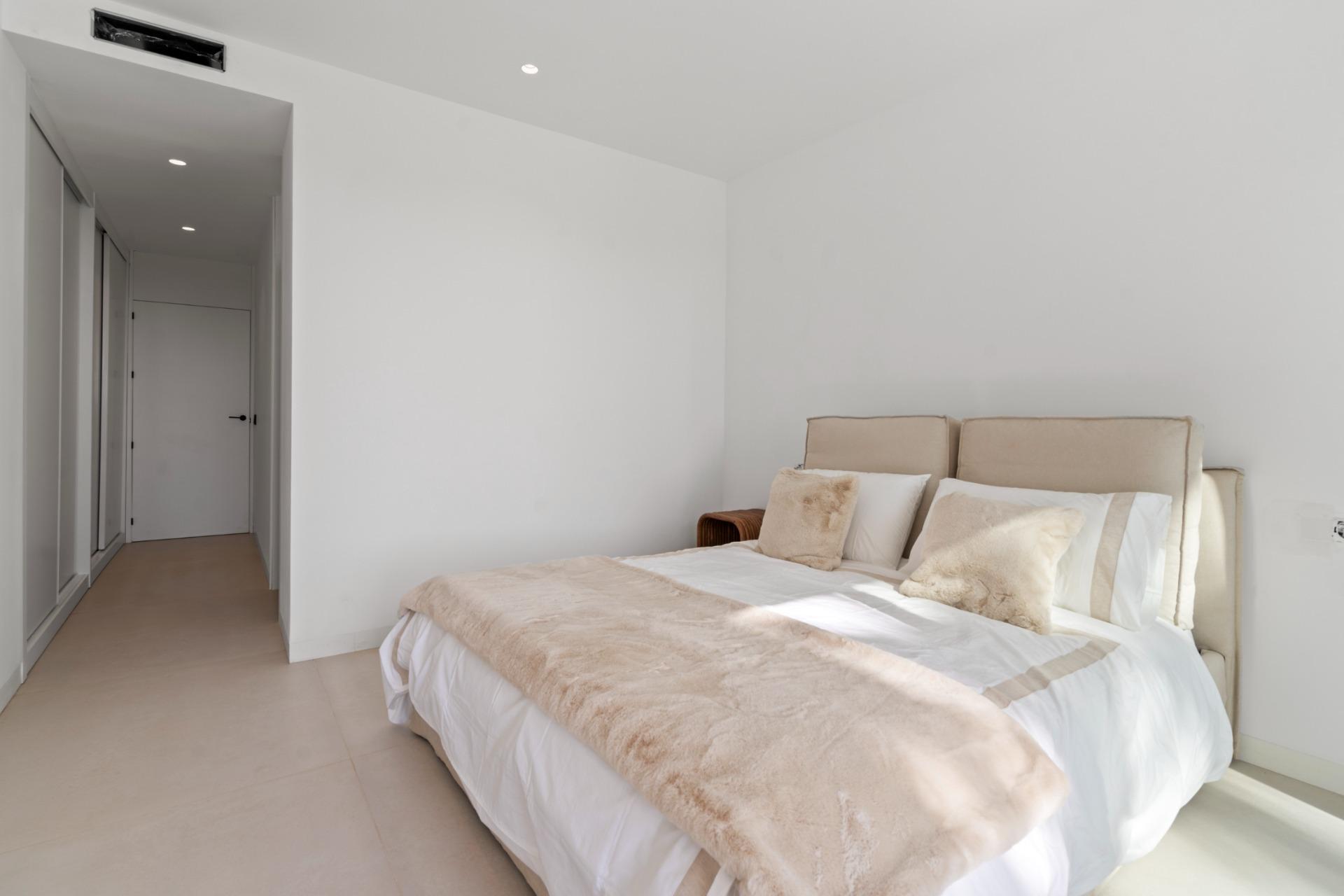 Bajo Dúplex con piscina privada en El Paraíso, Estepona