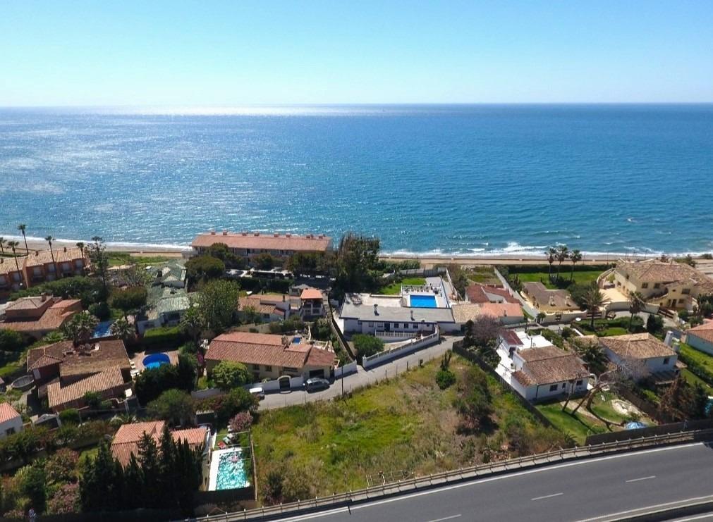 Parcelas en 2ª línea de playa en Estepona
