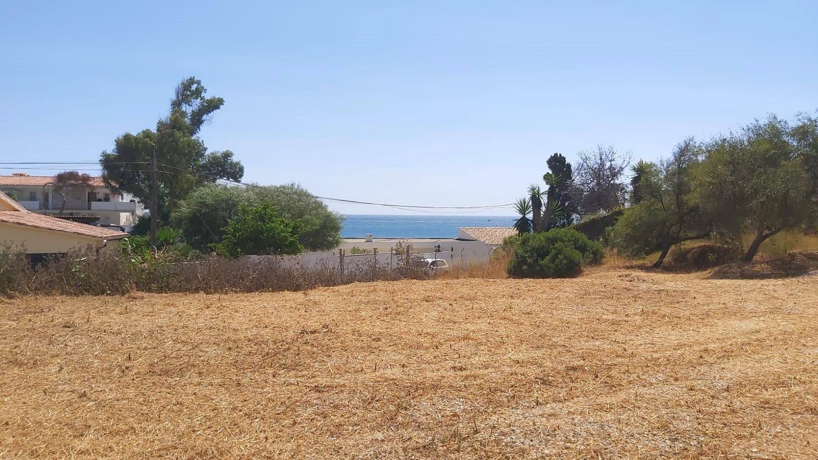 Parcelas en 2ª línea de playa en Estepona