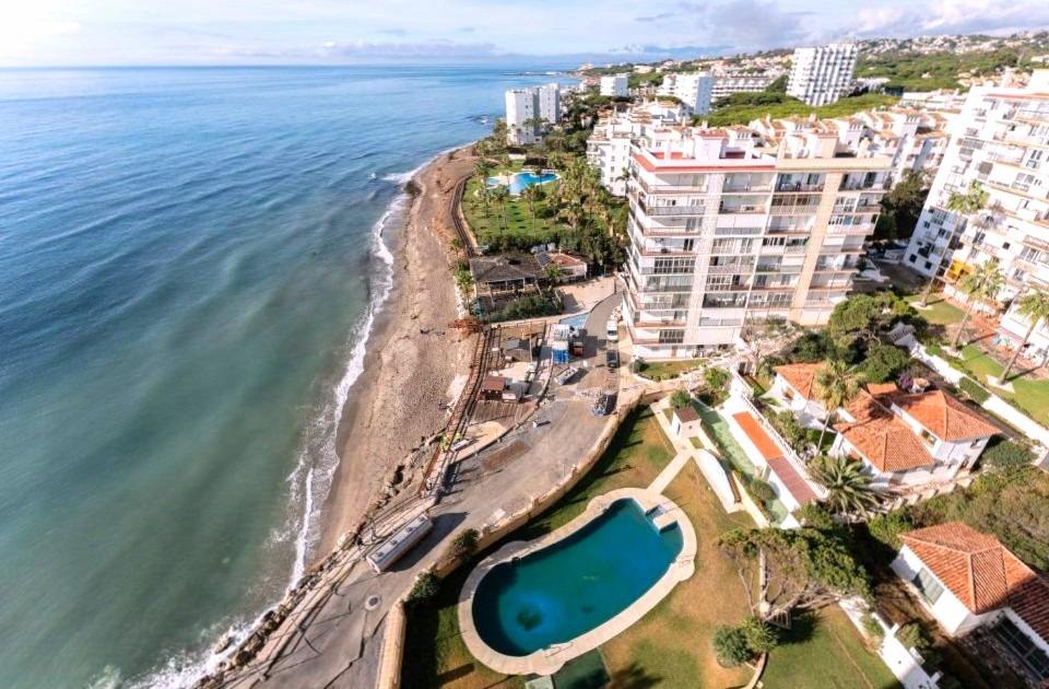 Apartamento en primera línea de playa en Calahonda