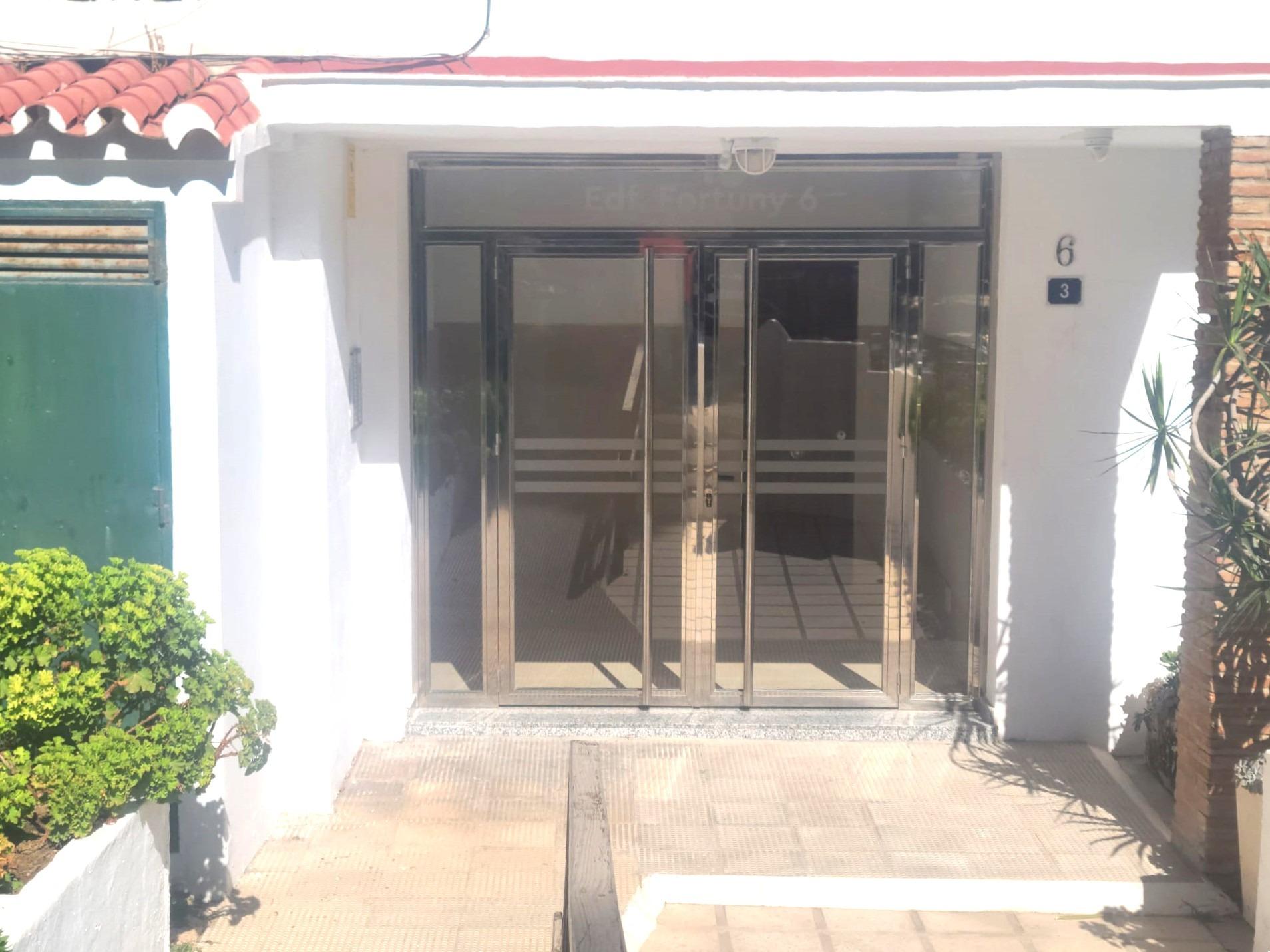 Apartamento en primera línea de playa en Calahonda