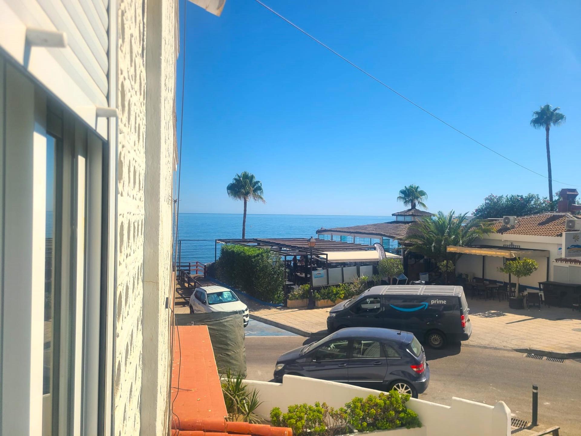 Apartamento en primera línea de playa en Calahonda
