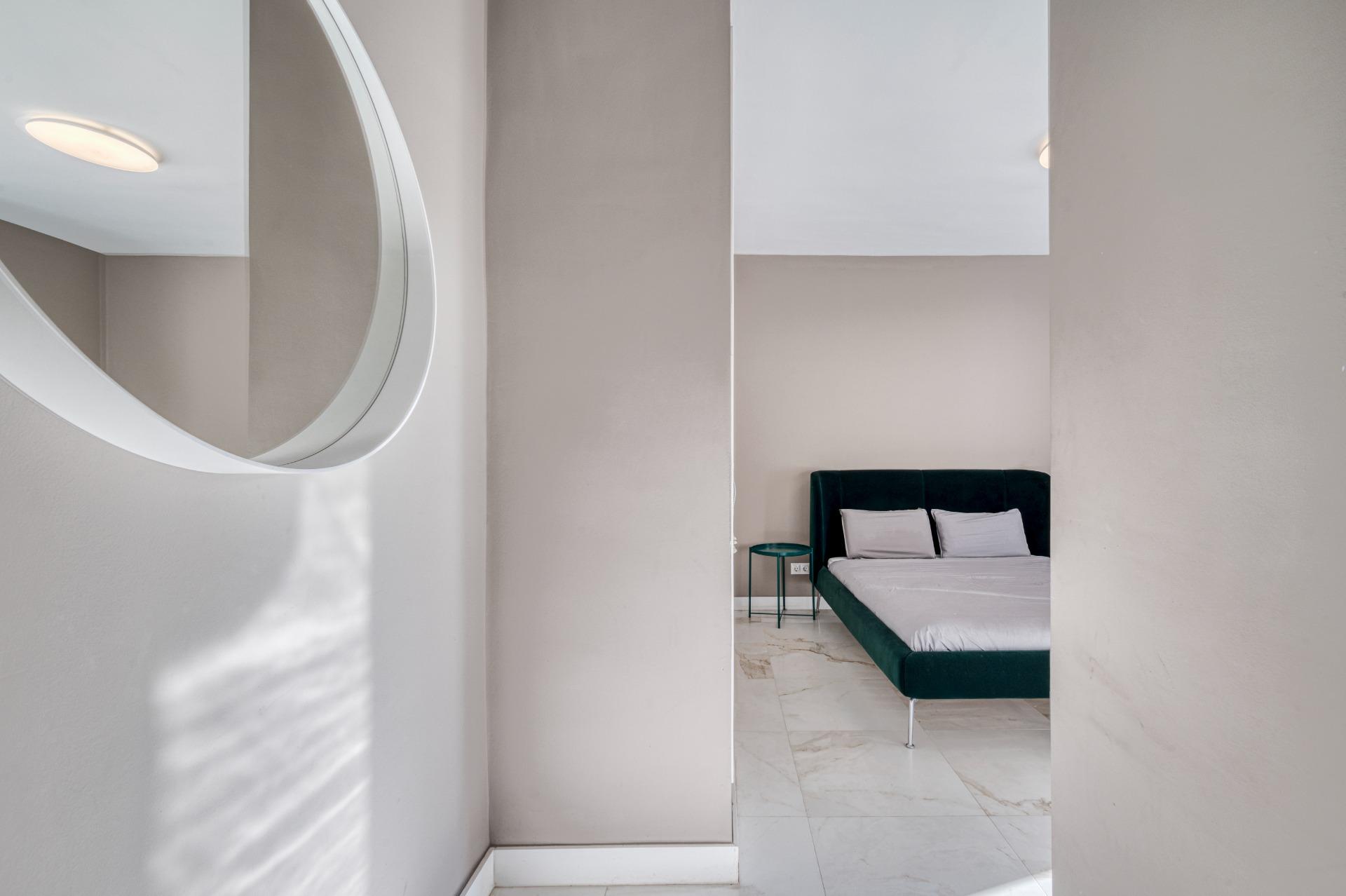 Apartamento renovado en primera línea de playa en Puerto Banús