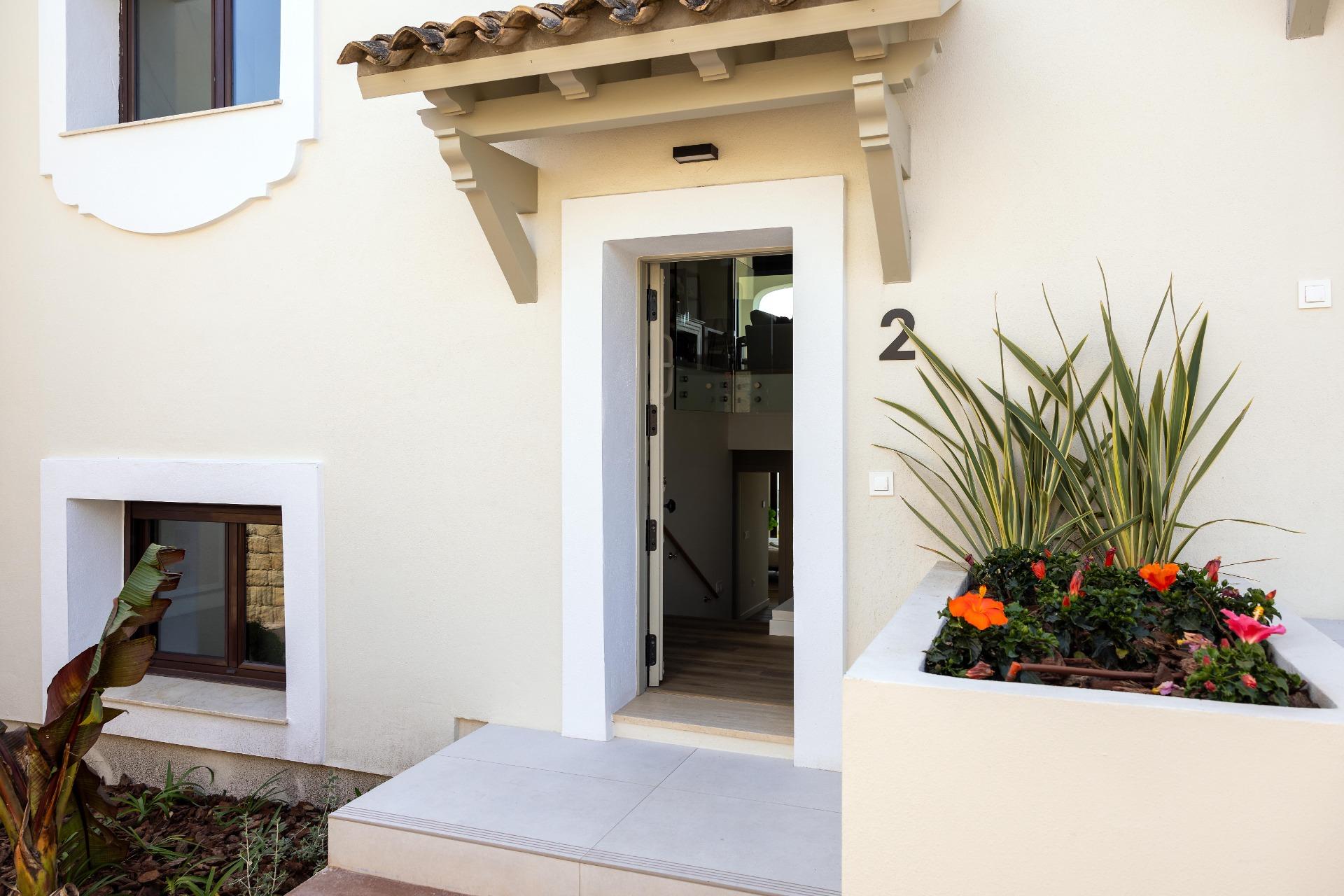 Casas adosadas en primera línea de golf en Estepona