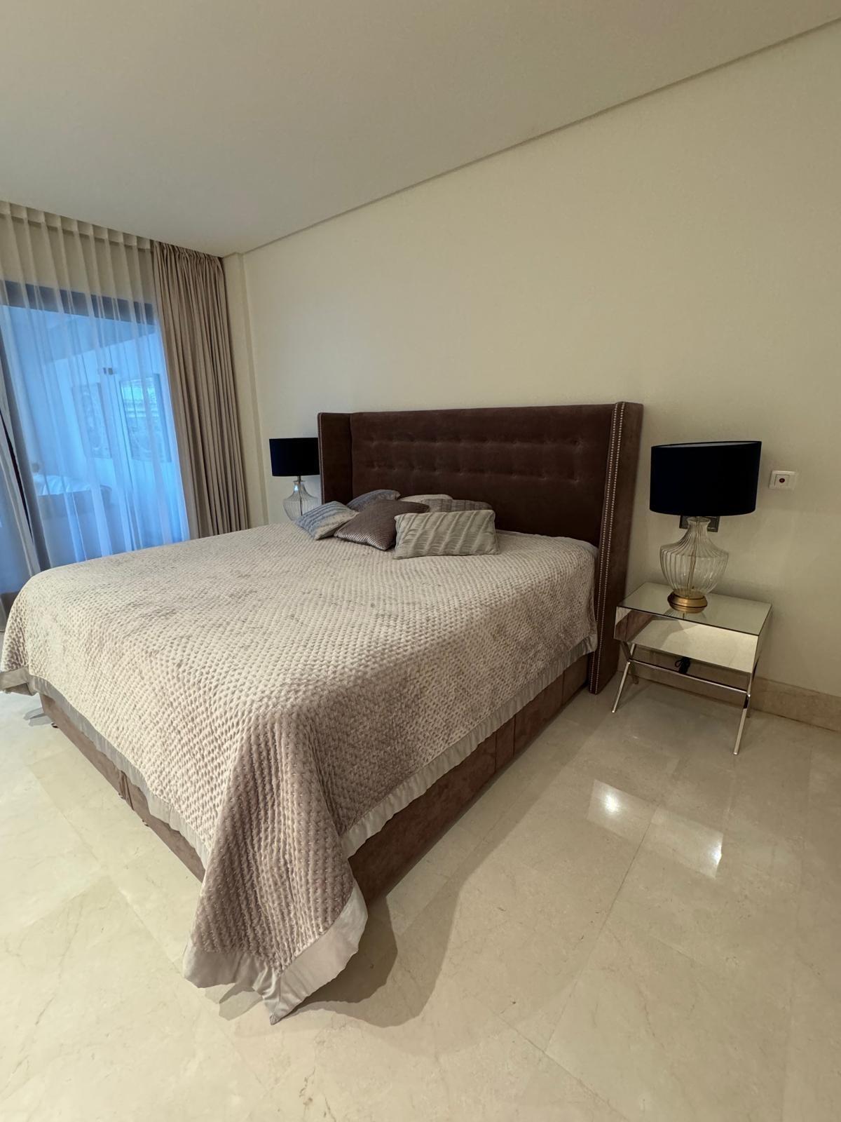 Apartamento en primera línea de playa con vistas al mar en la Nueva Milla de Oro