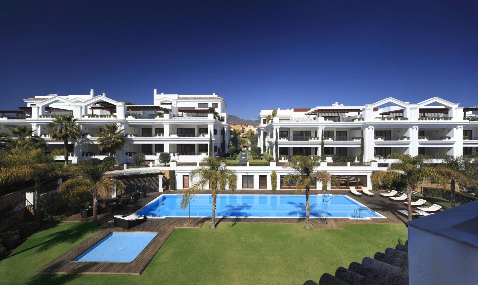 Apartamento en primera línea de playa con vistas al mar en la Nueva Milla de Oro