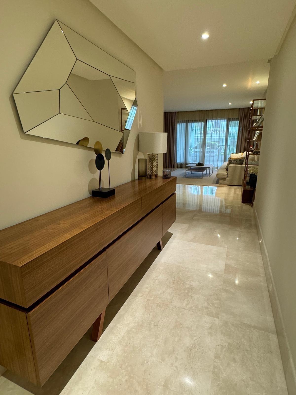 Apartamento en primera línea de playa con vistas al mar en la Nueva Milla de Oro
