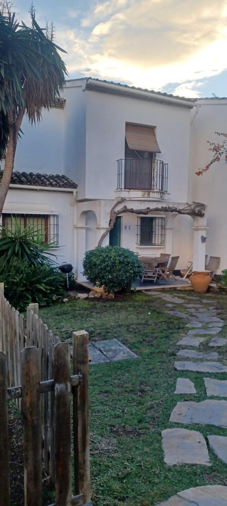 Chalet adosado en Bel-Air, Estepona