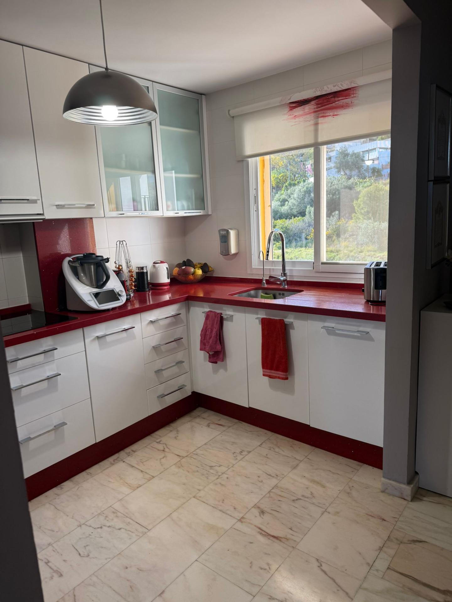 Ático exclusivo con amplia terraza y vistas al mar en Benalmádena