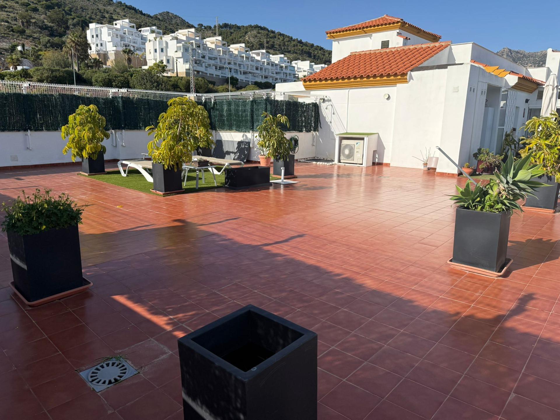 Ático exclusivo con amplia terraza y vistas al mar en Benalmádena