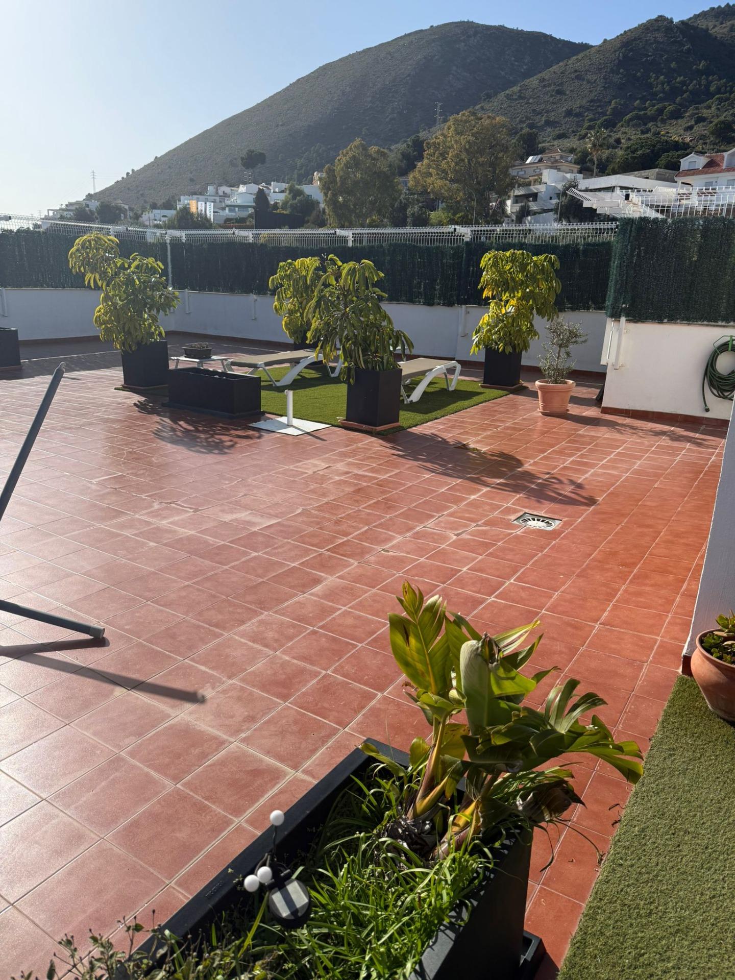 Ático exclusivo con amplia terraza y vistas al mar en Benalmádena