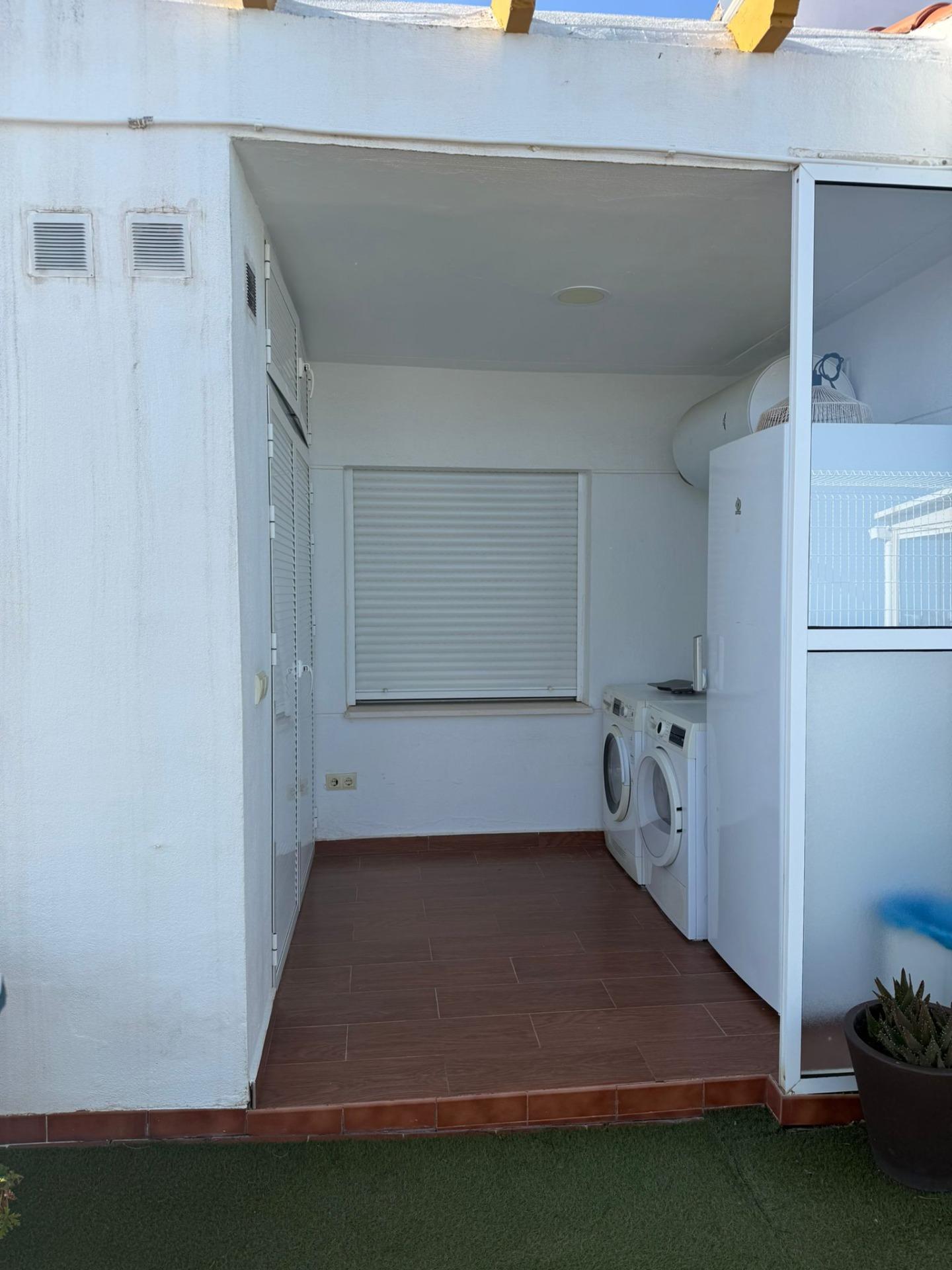 Ático exclusivo con amplia terraza y vistas al mar en Benalmádena