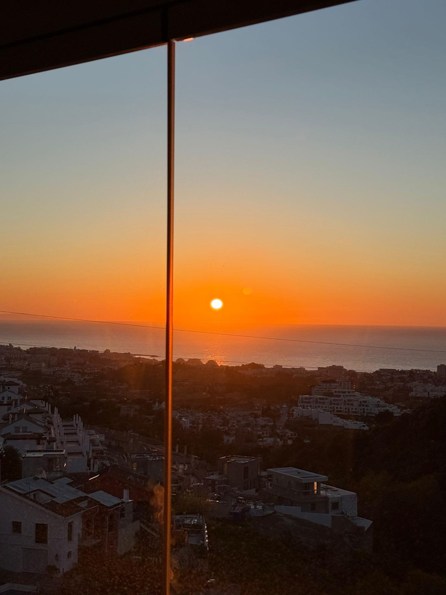 Ático exclusivo con amplia terraza y vistas al mar en Benalmádena