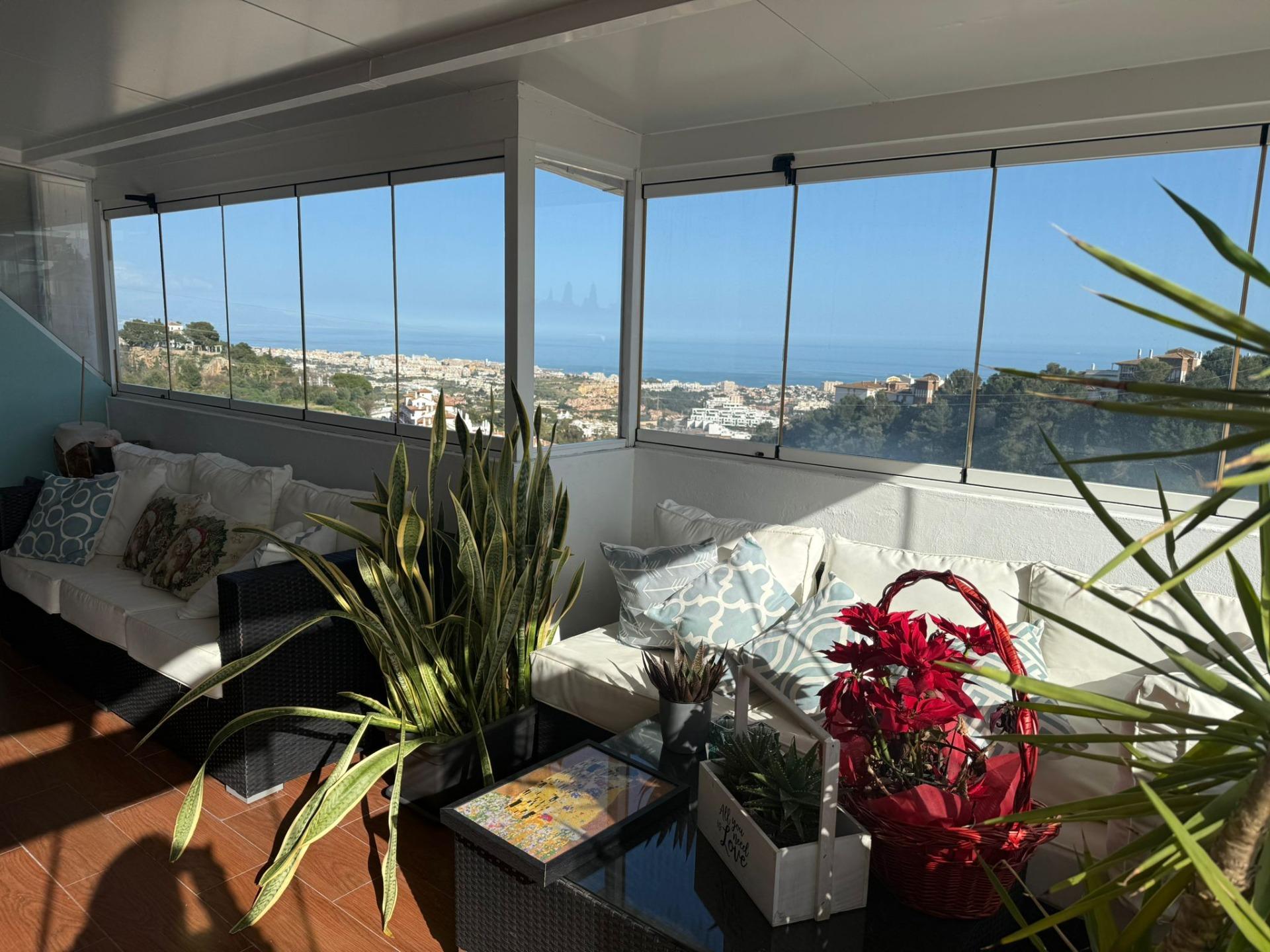 Ático exclusivo con amplia terraza y vistas al mar en Benalmádena