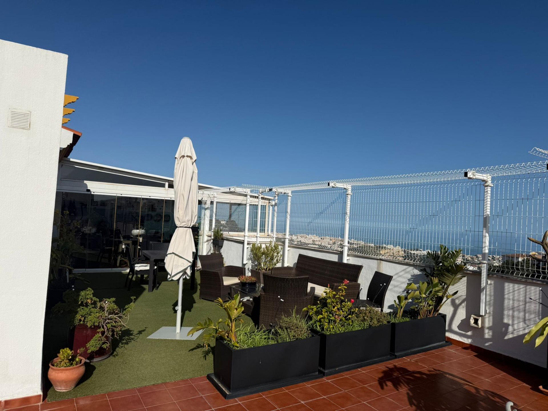 Ático exclusivo con amplia terraza y vistas al mar en Benalmádena
