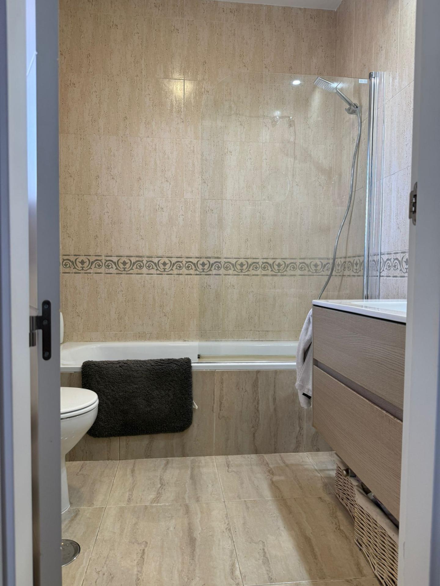 Ático exclusivo con amplia terraza y vistas al mar en Benalmádena