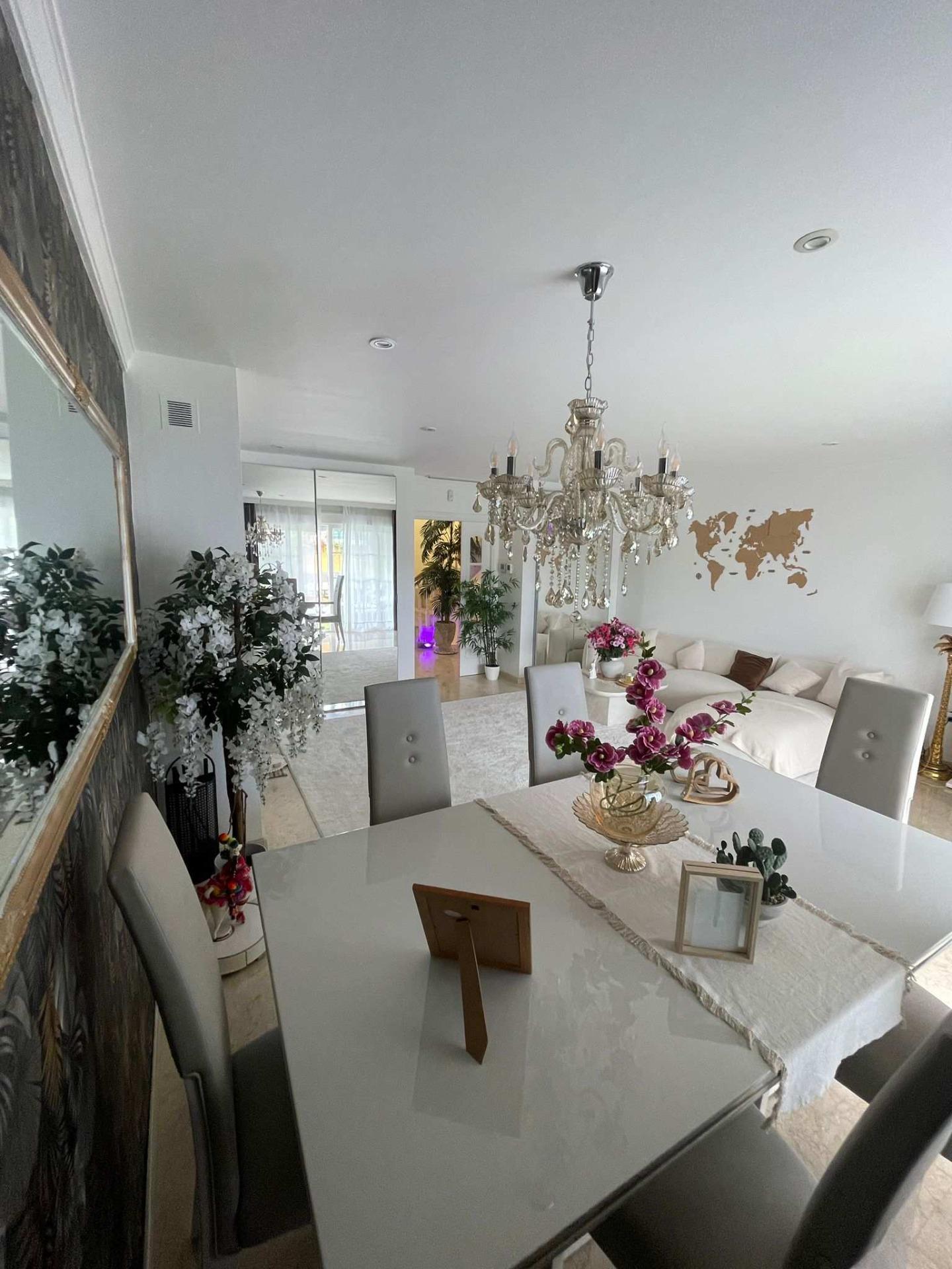 Vivienda de 4 plantas con diseño moderno y confort