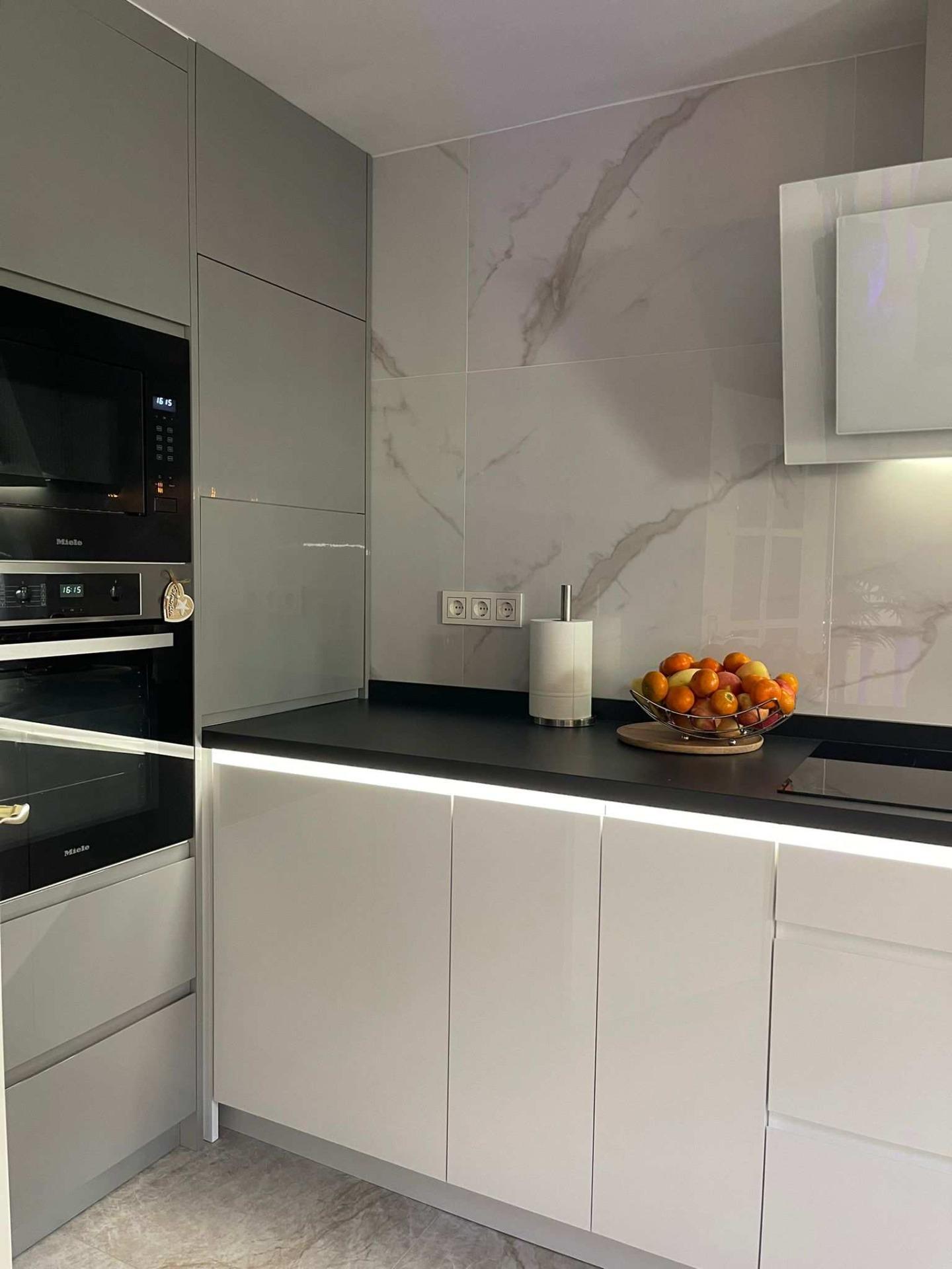 Vivienda de 4 plantas con diseño moderno y confort