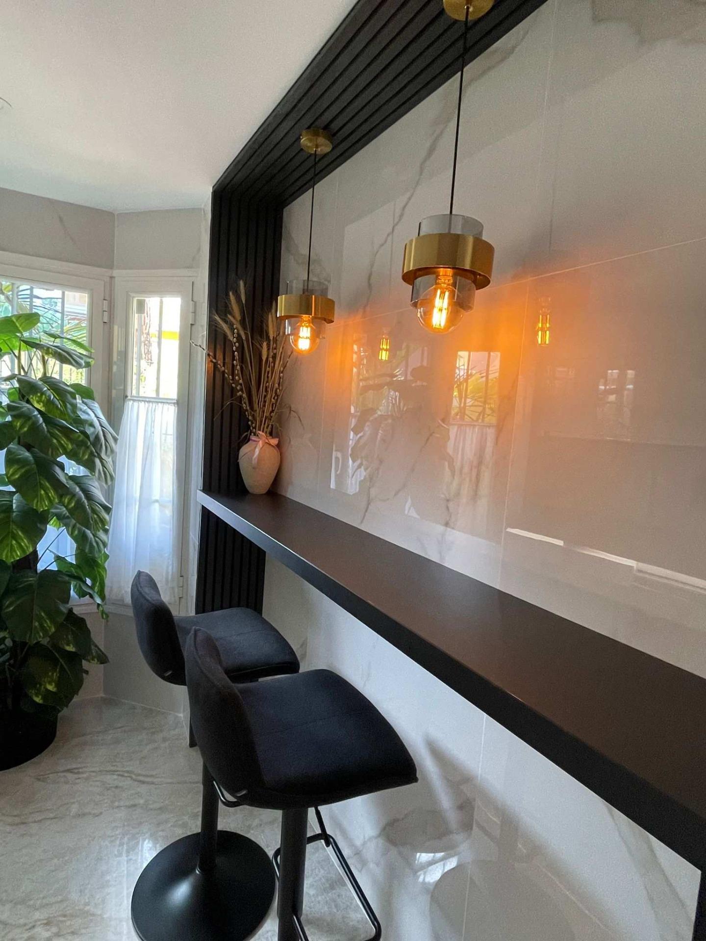 Vivienda de 4 plantas con diseño moderno y confort