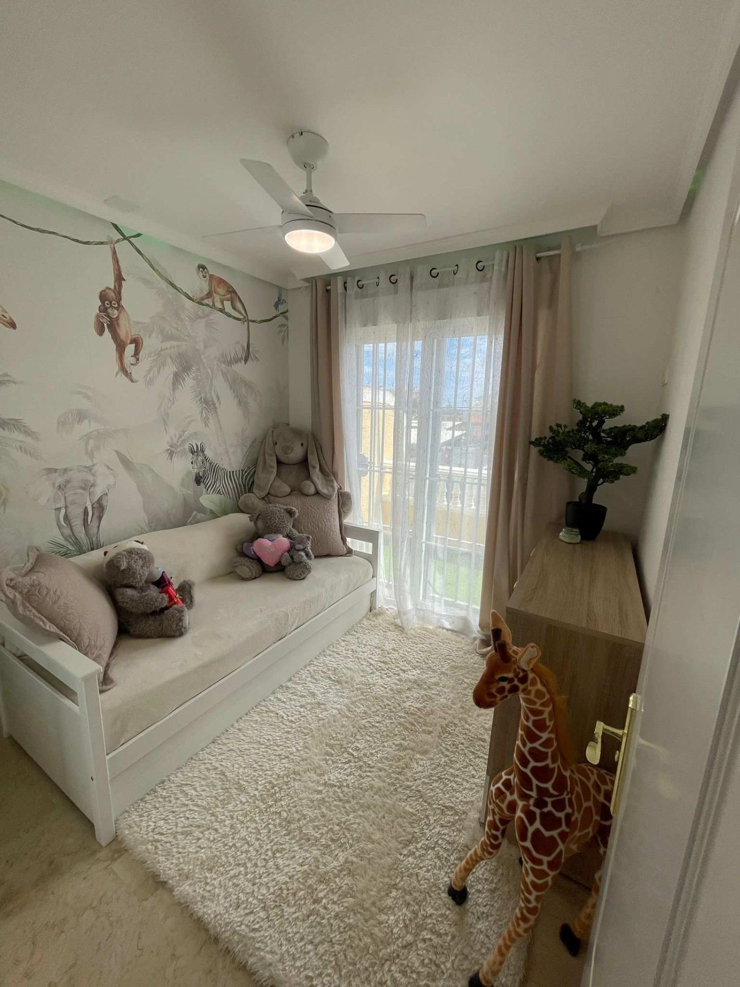 Vivienda de 4 plantas con diseño moderno y confort
