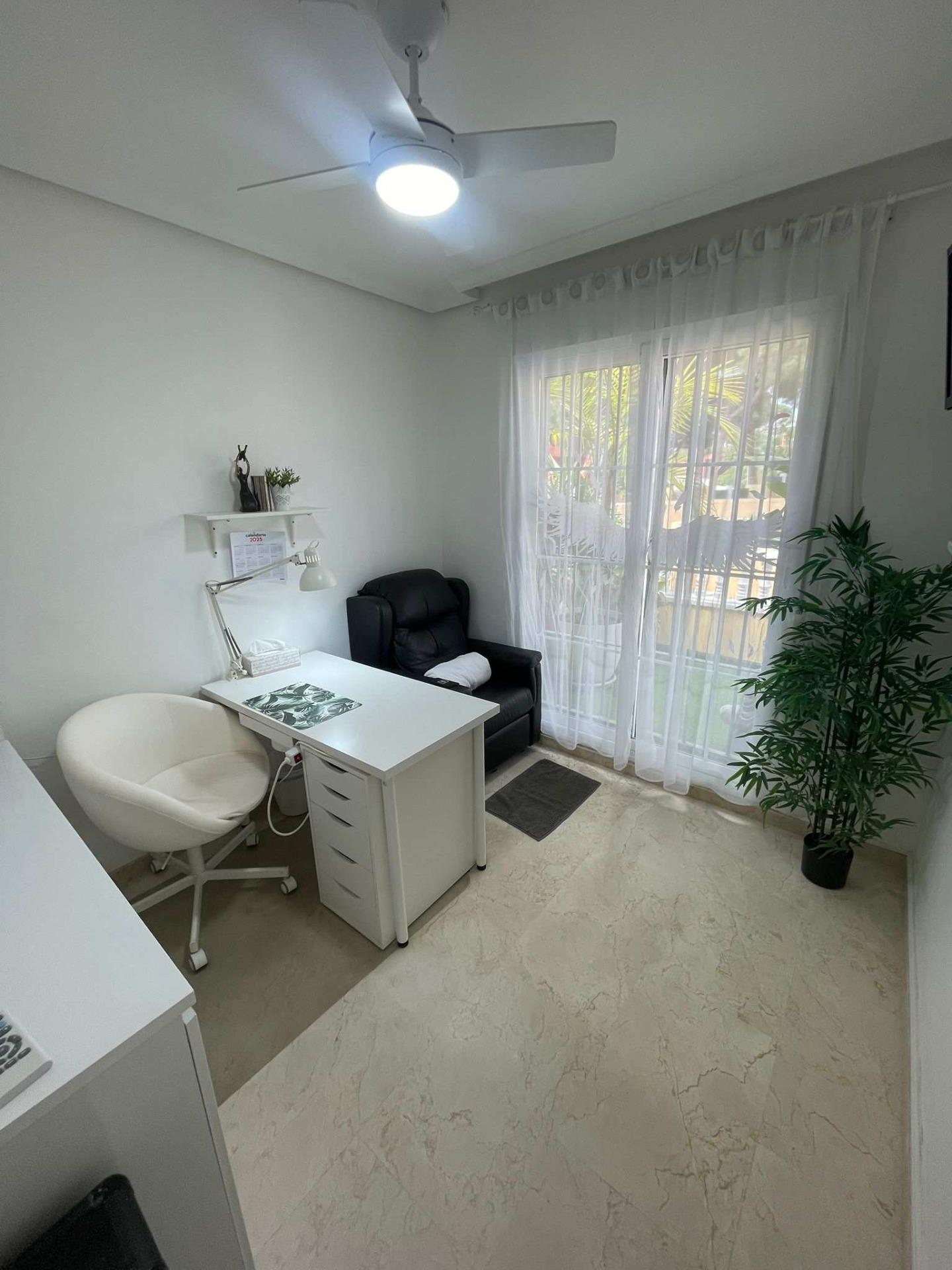 Vivienda de 4 plantas con diseño moderno y confort