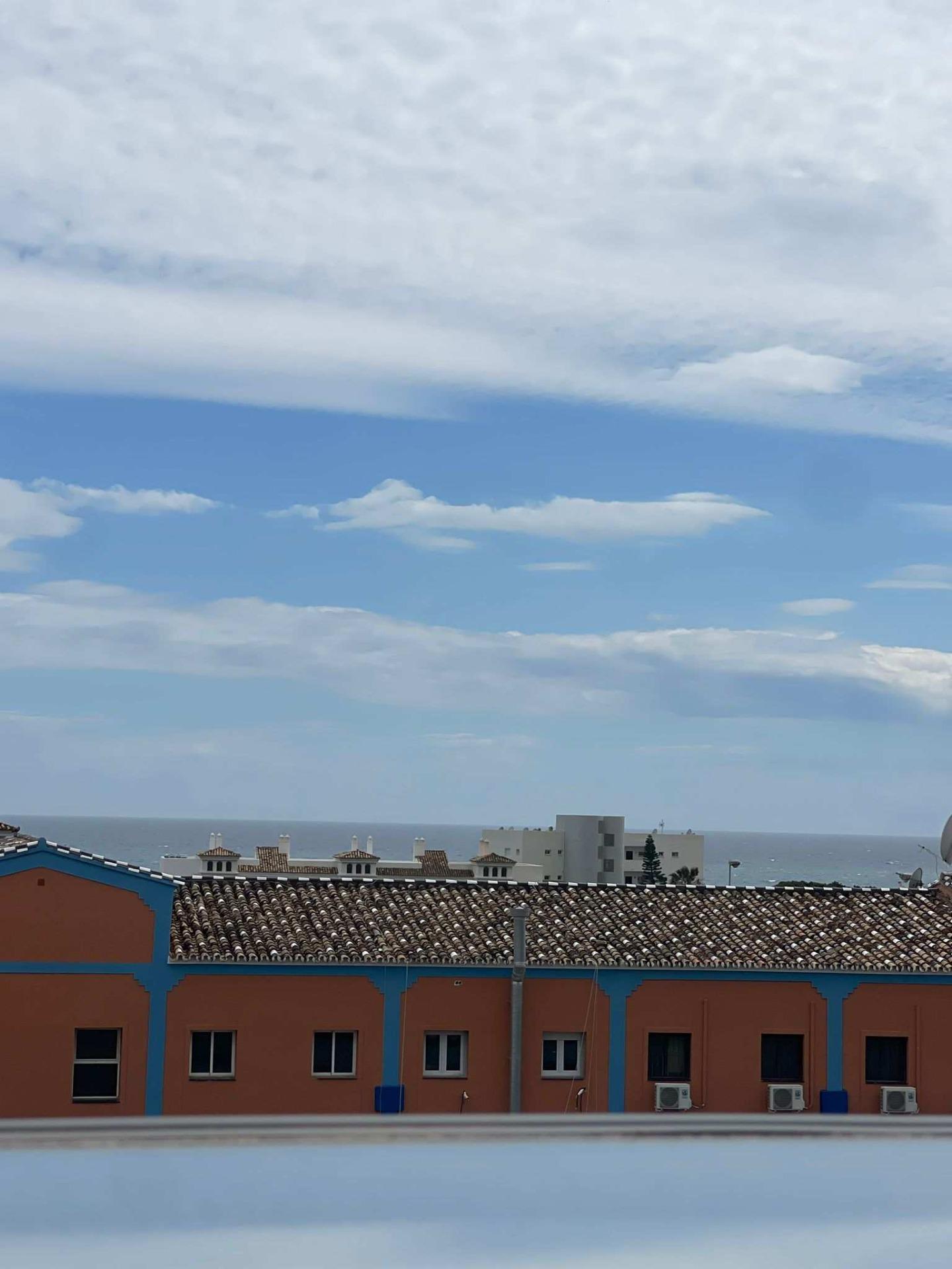 Vivienda de 4 plantas con diseño moderno y confort