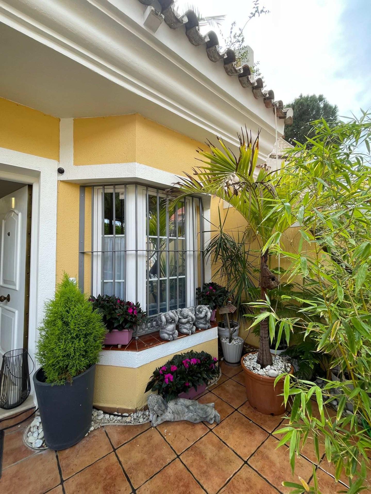 Vivienda de 4 plantas con diseño moderno y confort