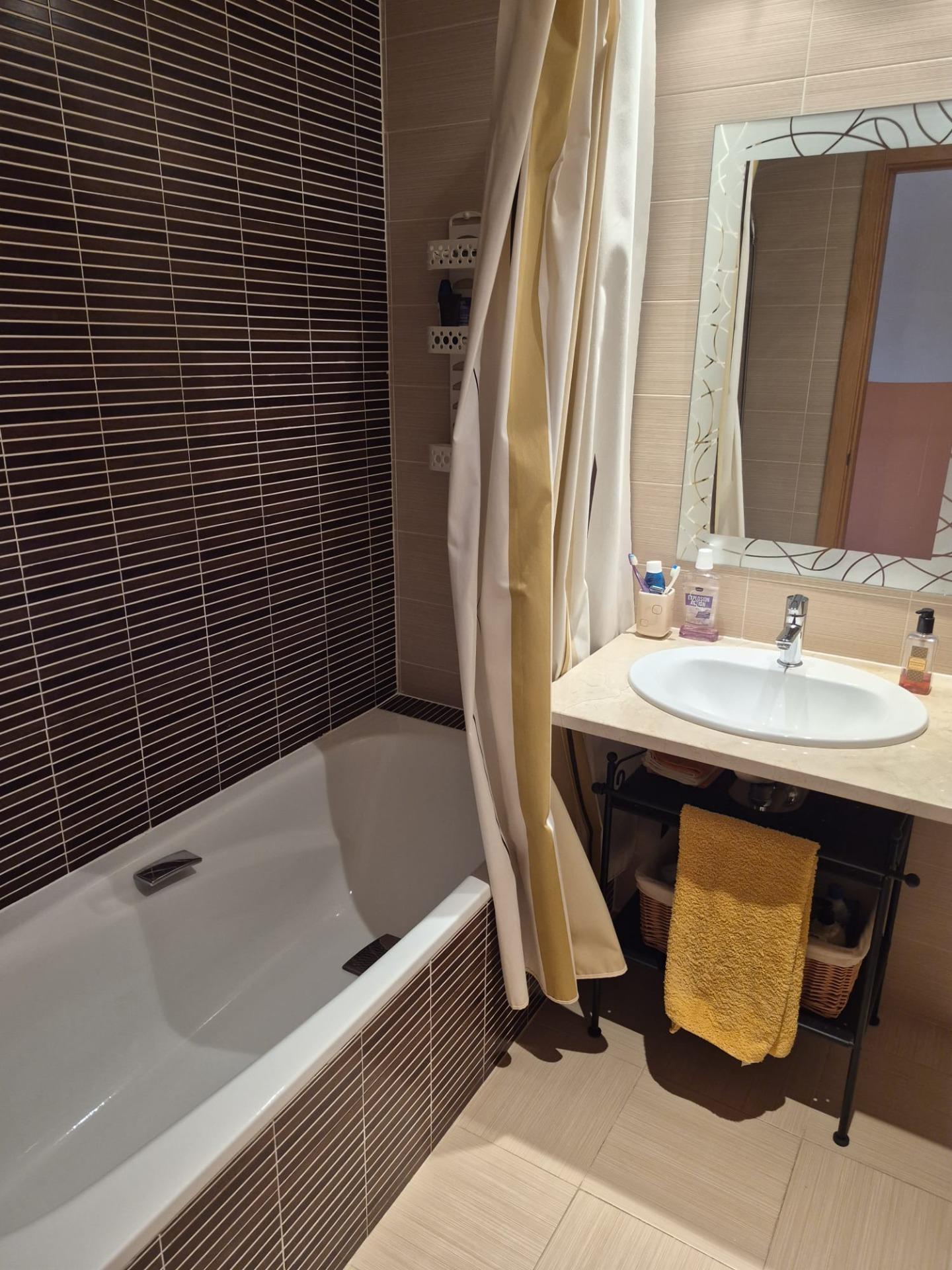 Vivienda de 2 dormitorios con gran terraza, garaje y trastero en Mijas