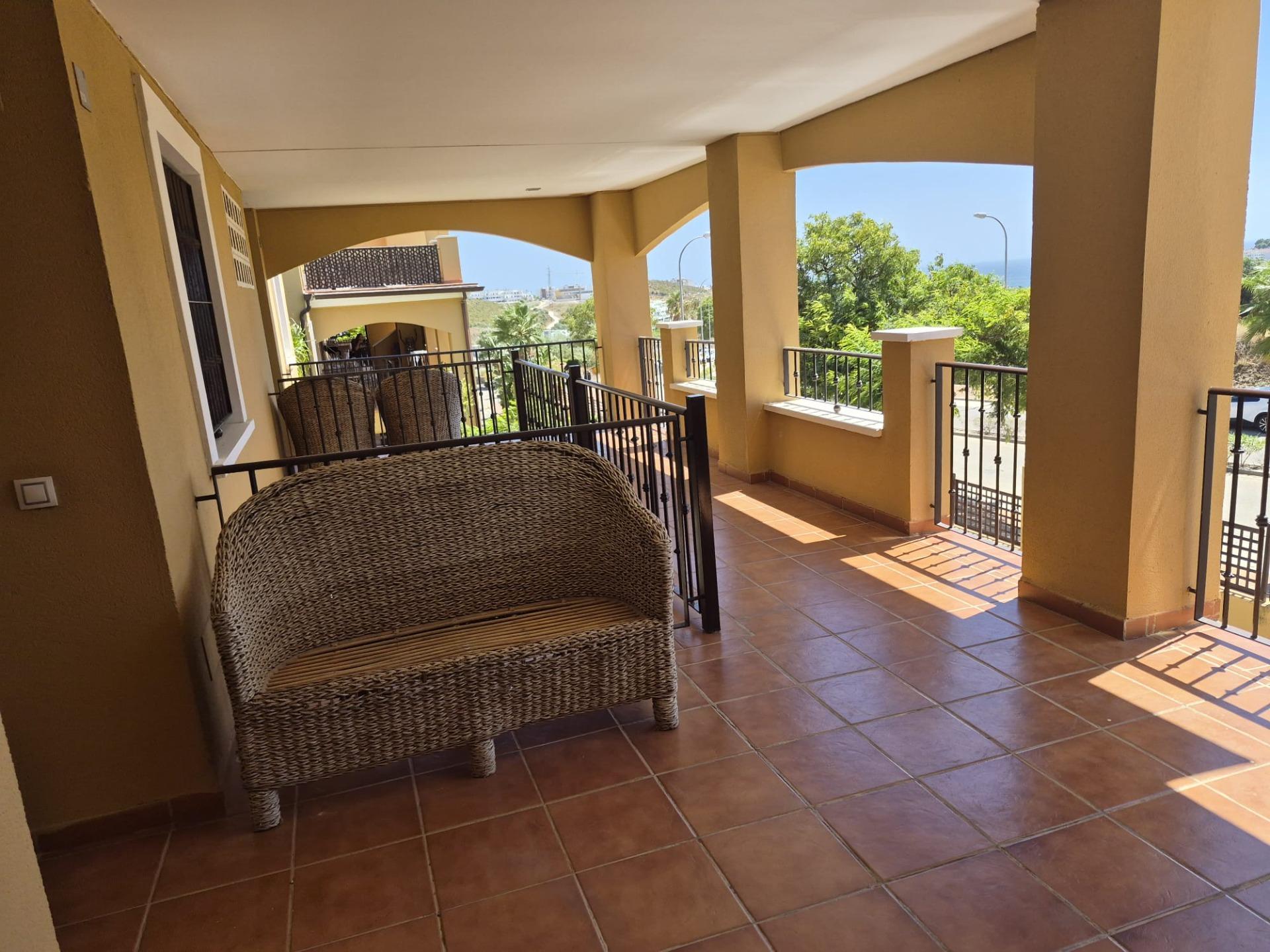 Vivienda de 2 dormitorios con gran terraza, garaje y trastero en Mijas
