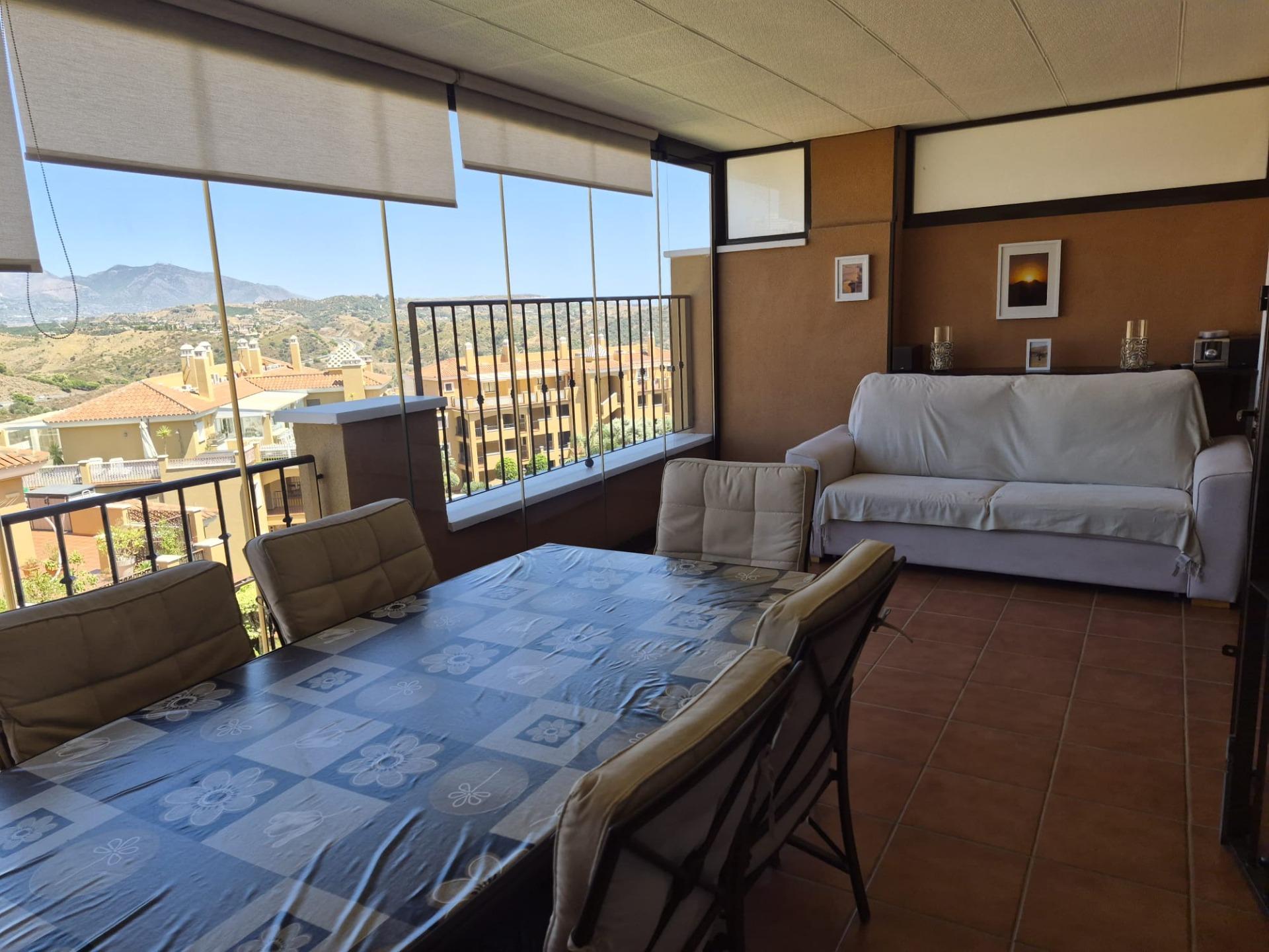 Vivienda de 2 dormitorios con gran terraza, garaje y trastero en Mijas