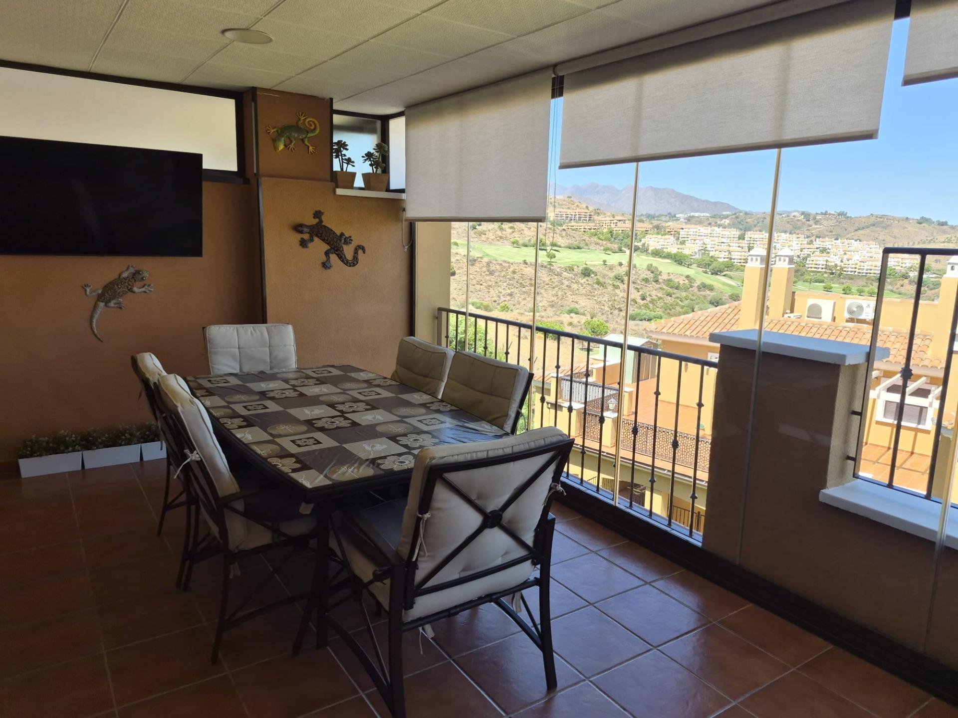 Vivienda de 2 dormitorios con gran terraza, garaje y trastero en Mijas