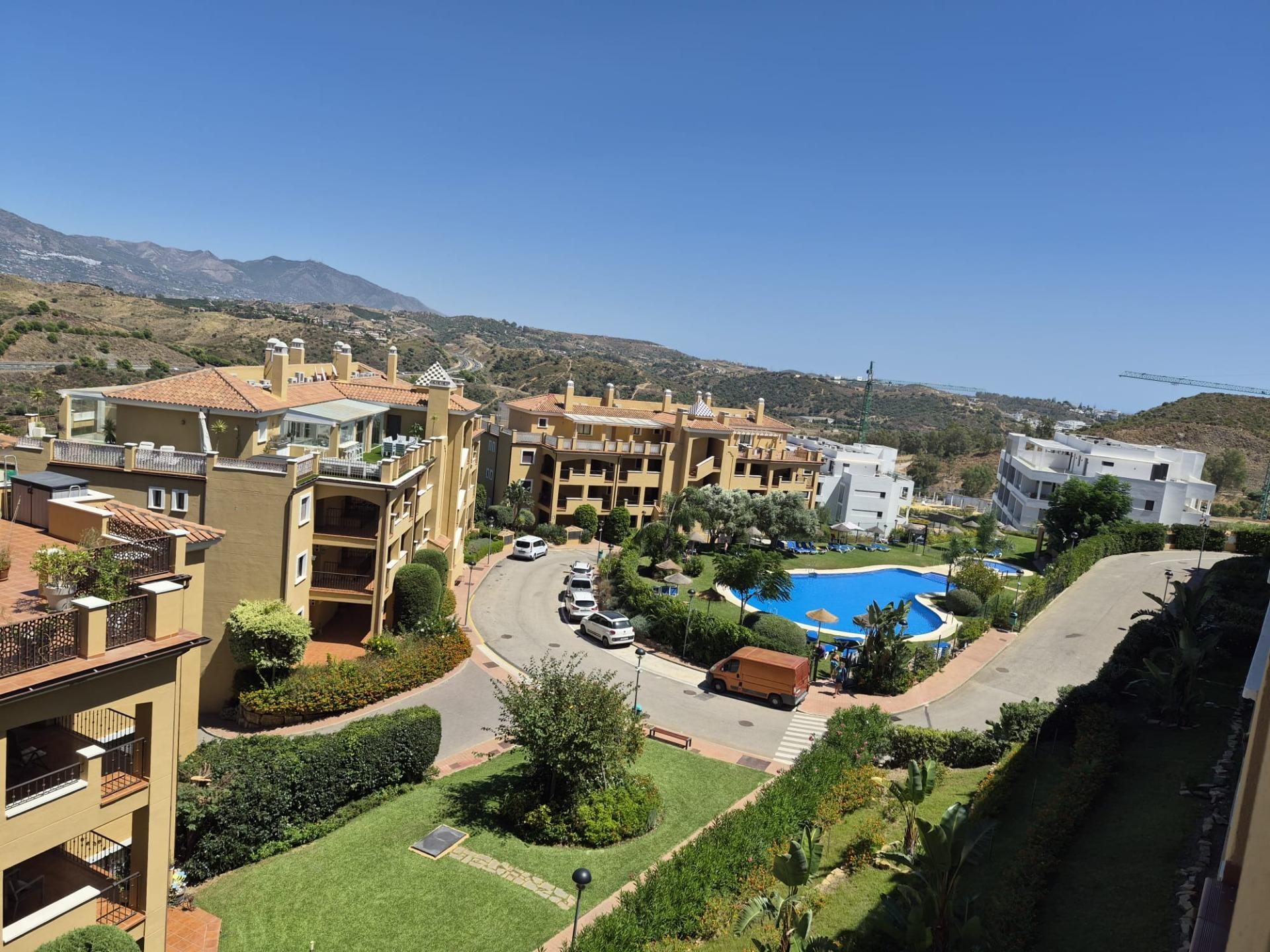 Vivienda de 2 dormitorios con gran terraza, garaje y trastero en Mijas