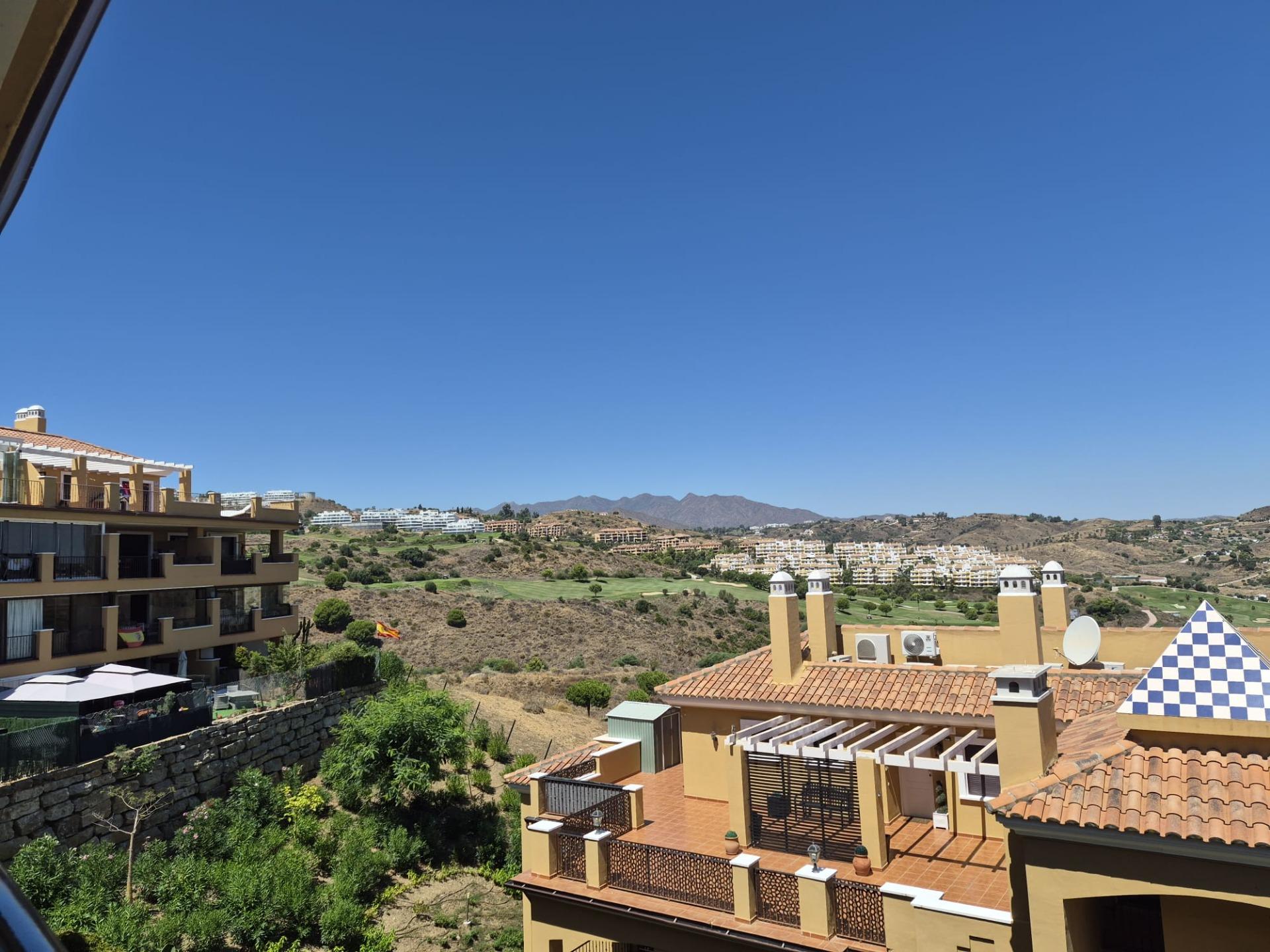 Vivienda de 2 dormitorios con gran terraza, garaje y trastero en Mijas