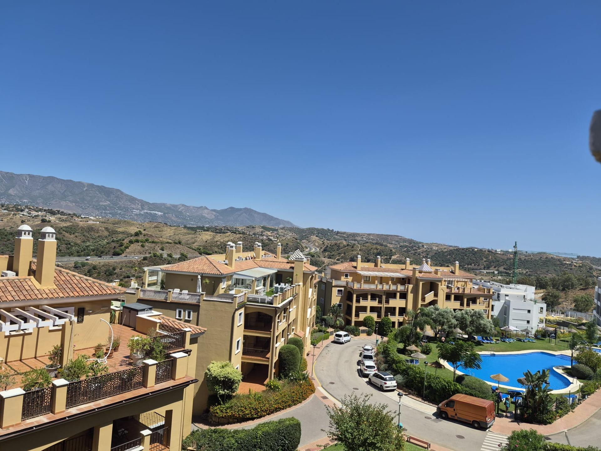 Vivienda de 2 dormitorios con gran terraza, garaje y trastero en Mijas